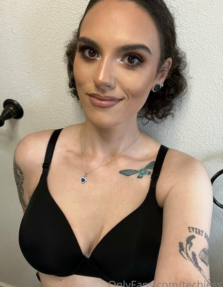 Foto di nudo di fuga di OnlyFans di Techjess