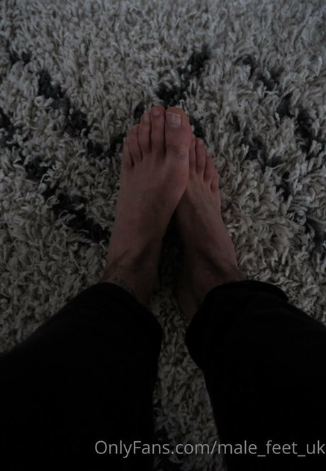 Male_feet_uk