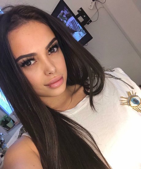 Foto di nudo di fuga di OnlyFans di Maya Bulgarien