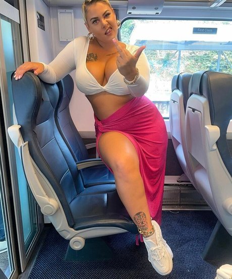 Foto di nudo di fuga di OnlyFans di Peaches