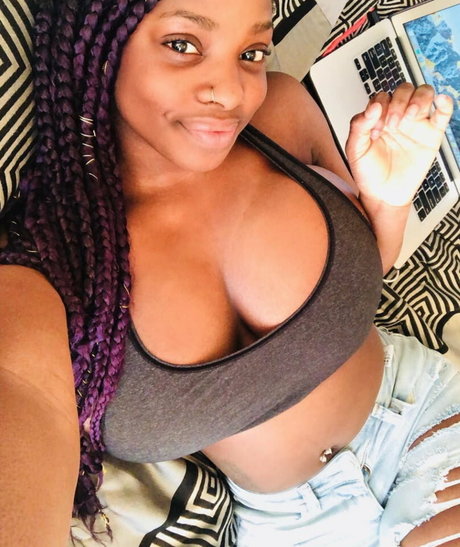 Foto di nudo di fuga di OnlyFans di Itstaviaa