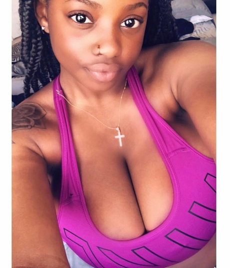 Foto di nudo di fuga di OnlyFans di Itstaviaa