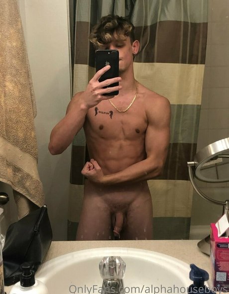 Foto di nudo di fuga di OnlyFans di Alphahouseboys