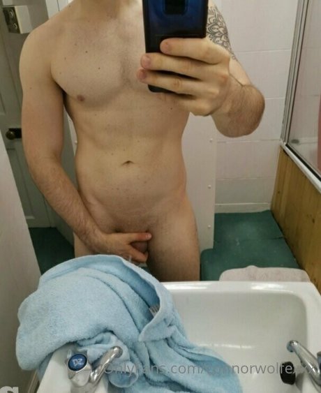 Foto di nudo di fuga di OnlyFans di Connorwolfexxx