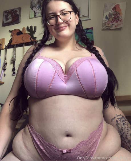 Foto di nudo di fuga di OnlyFans di Cordeliacharm