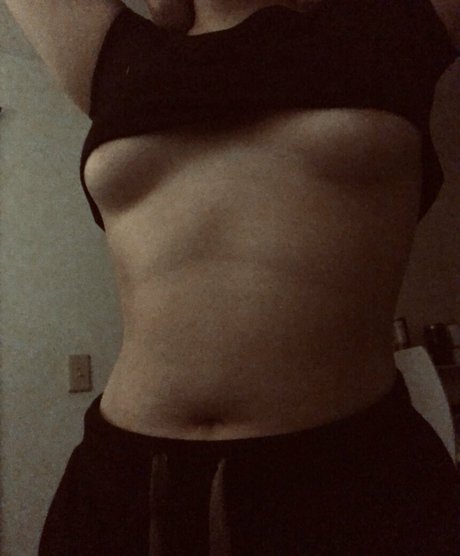 Foto di nudo di fuga di OnlyFans di Peachyknn