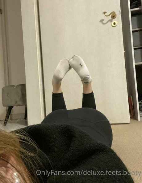 Foto di nudo di fuga di OnlyFans di Deluxefeetsbooty