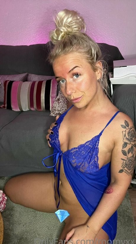 Foto di nudo di fuga di OnlyFans di Roomyxx