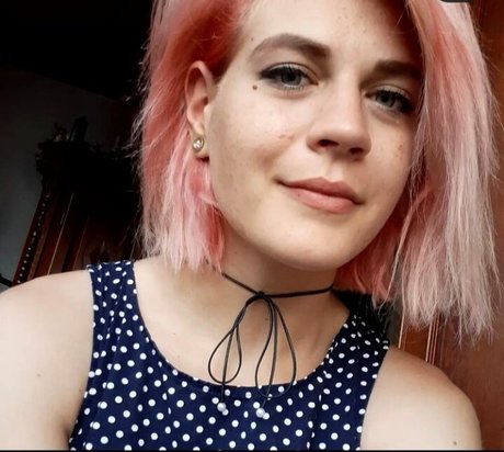 Foto di nudo di fuga di OnlyFans di Caroline Haas