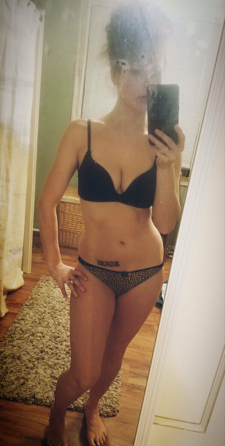 Foto di nudo di fuga di OnlyFans di Blazey88