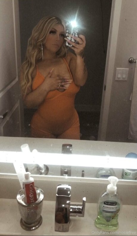 Foto di nudo di fuga di OnlyFans di Rosiefree