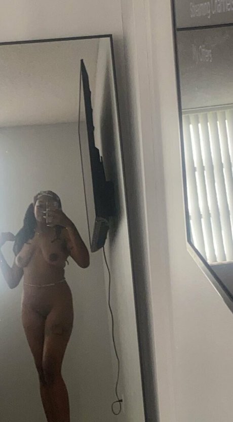 Foto di nudo di fuga di OnlyFans di Gothgoddess999