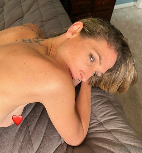 Foto di nudo di fuga di OnlyFans di Thelilbirdie