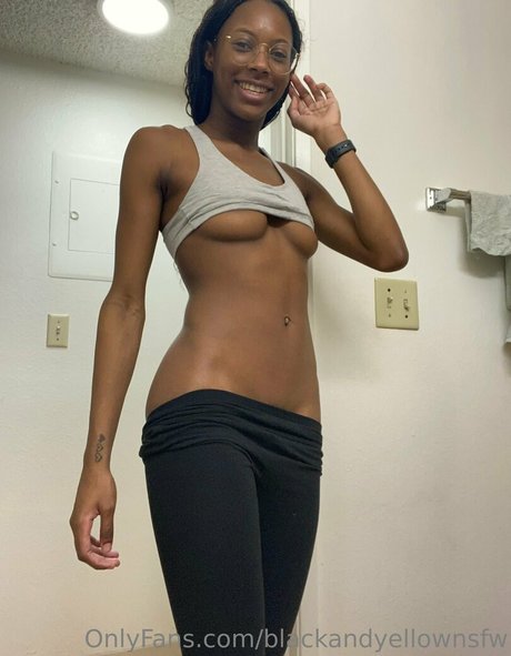 Foto di nudo di fuga di OnlyFans di Blackandyellownsfw
