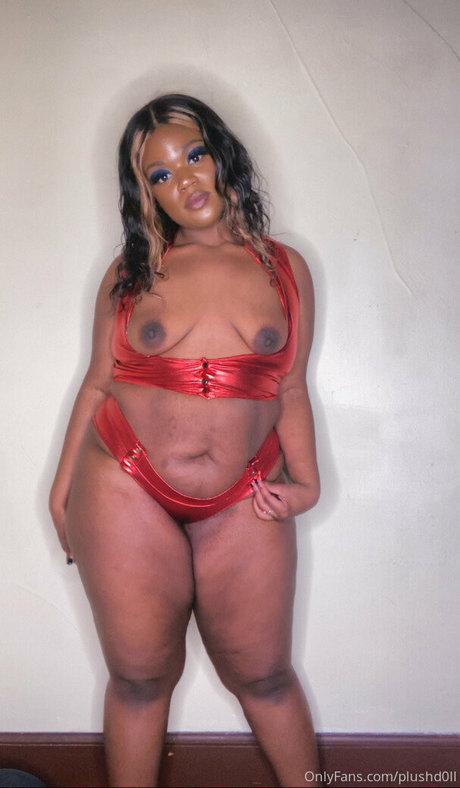 Foto di nudo di fuga di OnlyFans di Plushd0ll
