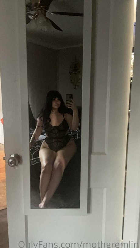 Foto di nudo di fuga di OnlyFans di Mothgremlin