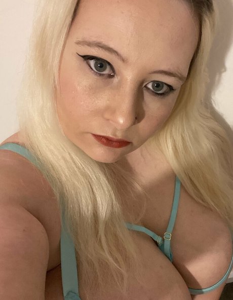 Foto di nudo di fuga di OnlyFans di Phatpeach27x