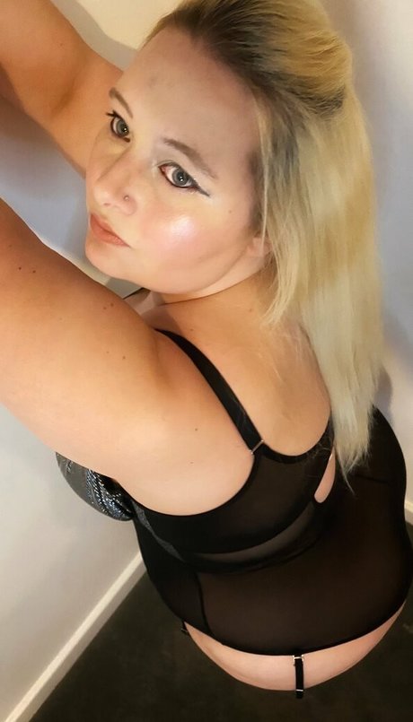 Foto di nudo di fuga di OnlyFans di Phatpeach27x