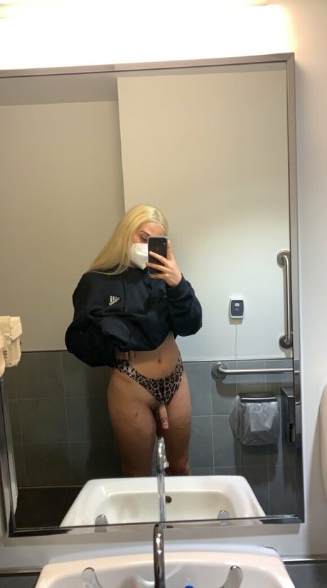 Foto di nudo di fuga di OnlyFans di Nevenevnev