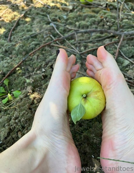 Jewelsfeetandtoes