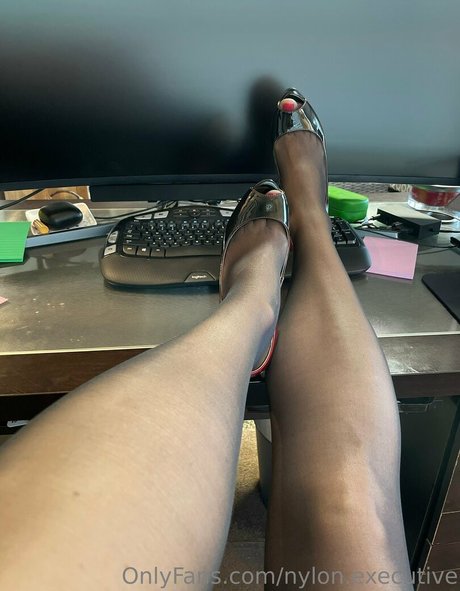 Foto di nudo di fuga di OnlyFans di Nylonexecutive