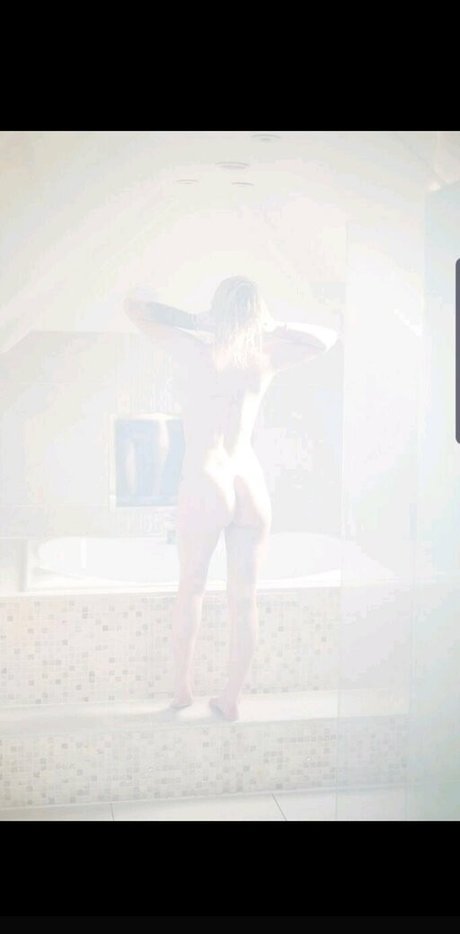 Foto di nudo di fuga di OnlyFans di Loumonrow