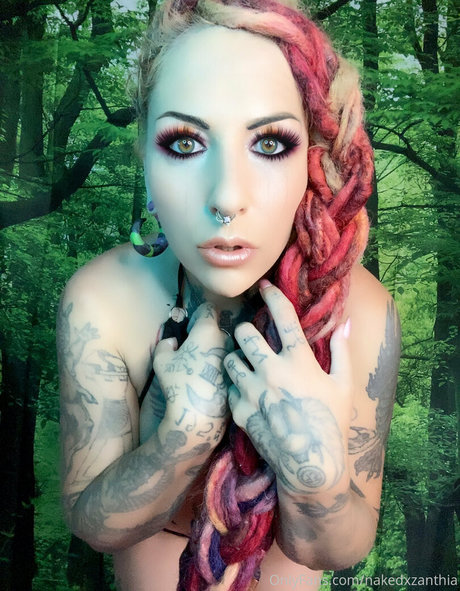 Nakedxzanthia