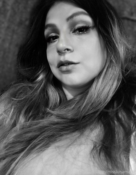 Foto di nudo di fuga di OnlyFans di Misslunamagic