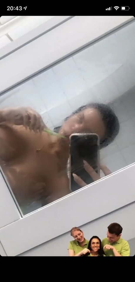 Foto di nudo di fuga di OnlyFans di Bobbirani