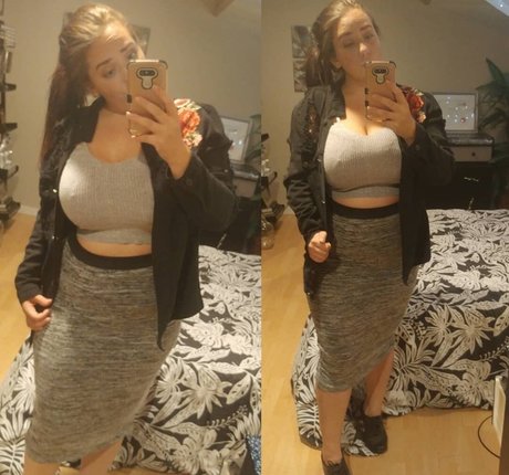Foto di nudo di fuga di OnlyFans di Lartdanstoutessesformes