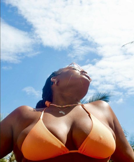 Foto di nudo di fuga di OnlyFans di Zee Ngema