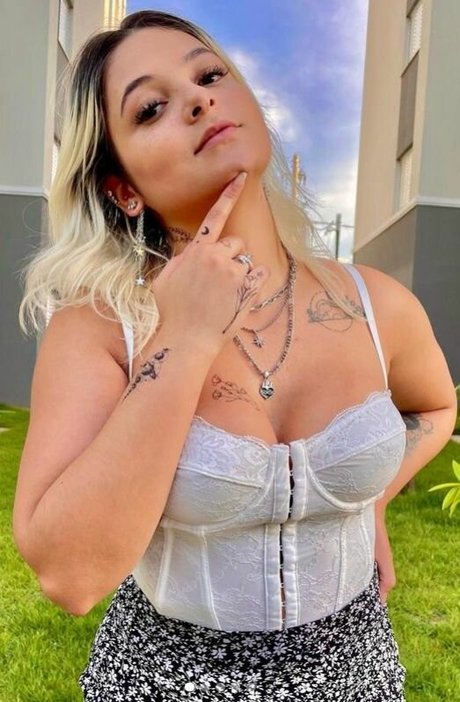 Foto di nudo di fuga di OnlyFans di Isabela Roza