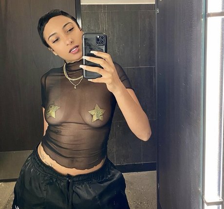 Foto di nudo di fuga di OnlyFans di Bbyaz
