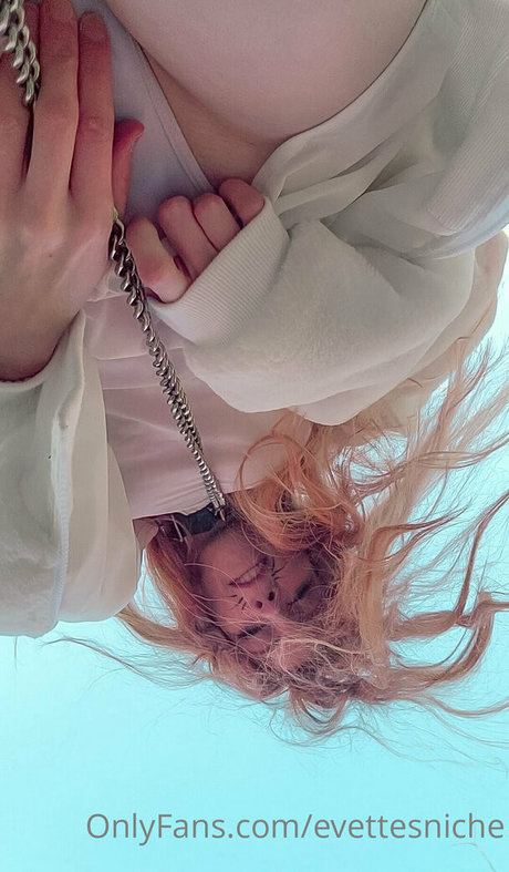 Foto di nudo di fuga di OnlyFans di Evettes Niche