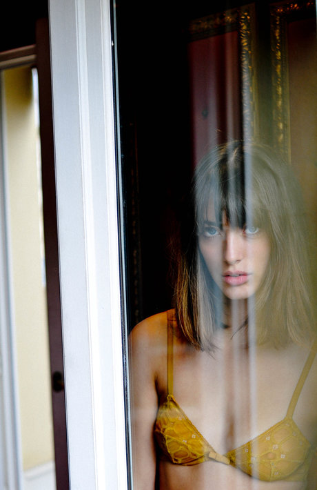 Louise Follain