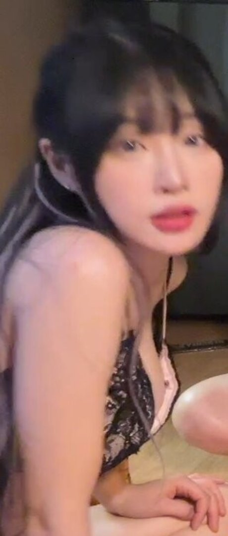 Foto di nudo di fuga di OnlyFans di Hankyung