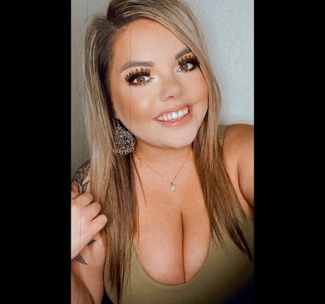 Lilly Zamora