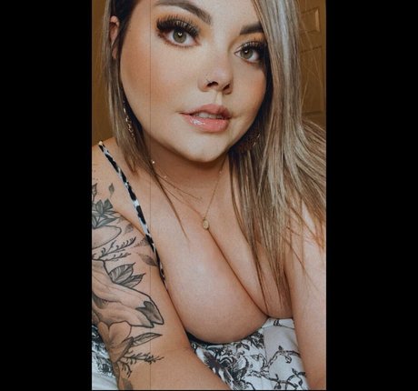 Foto di nudo di fuga di OnlyFans di Lilly Zamora