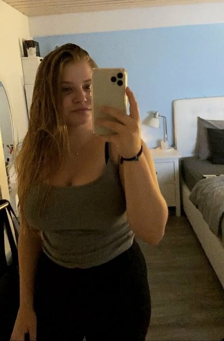 Foto di nudo di fuga di OnlyFans di Aline Zwahlen