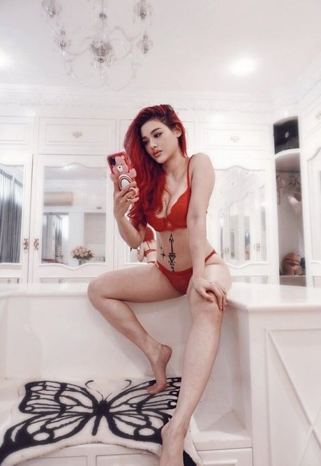 Foto di nudo di fuga di OnlyFans di Pearja