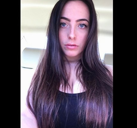 Foto di nudo di fuga di OnlyFans di Sydney Martichuski