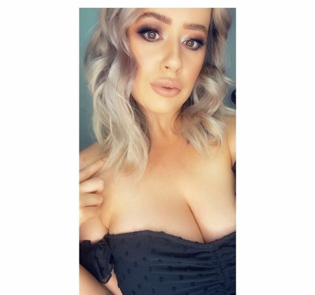Foto di nudo di fuga di OnlyFans di Kathryn