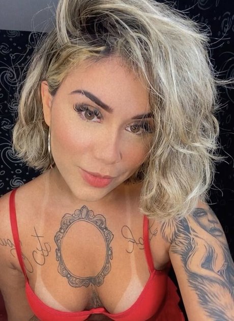 Foto di nudo di fuga di OnlyFans di Akgouveia
