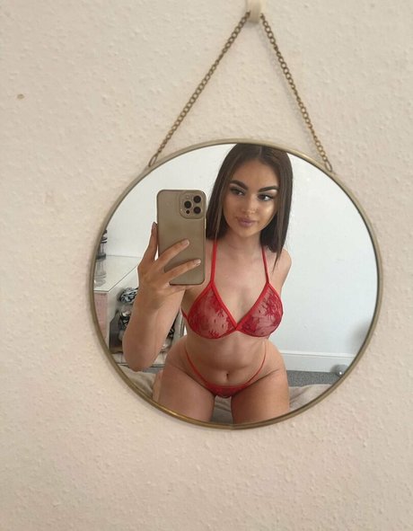 Foto di nudo di fuga di OnlyFans di Lily Macsall