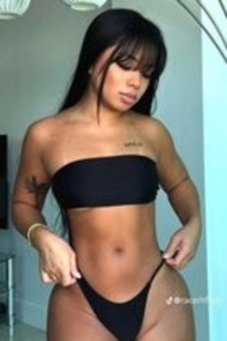 Foto di nudo di fuga di OnlyFans di Quem E Essa Mina