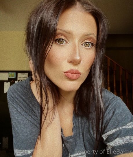 Foto di nudo di fuga di OnlyFans di Elle Baker