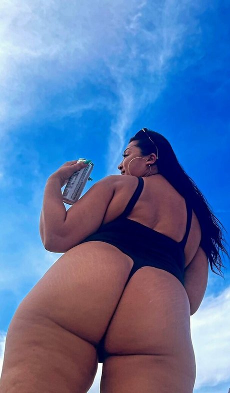 Foto di nudo di fuga di OnlyFans di Aziastar