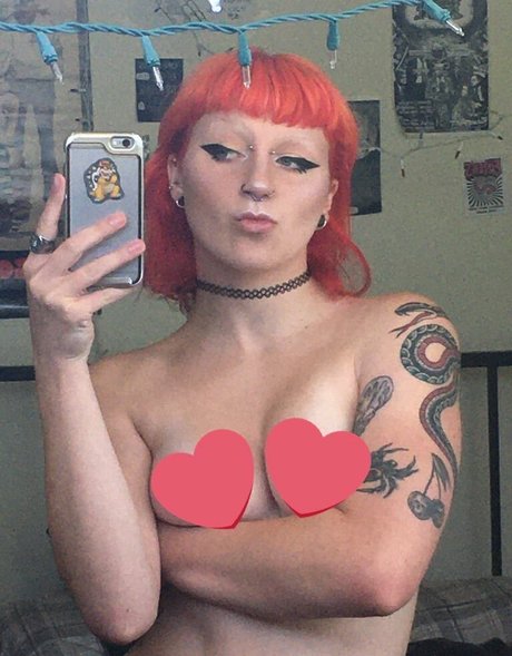 Foto di nudo di fuga di OnlyFans di Gothbimboxxx