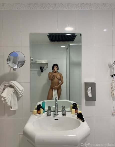 Foto di nudo di fuga di OnlyFans di Bella Lagares