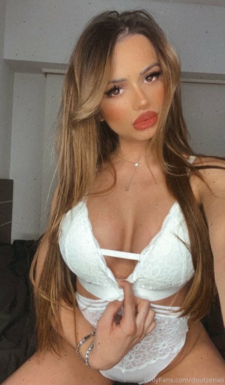 Foto di nudo di fuga di OnlyFans di Doutzen
